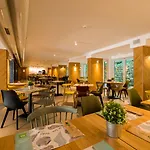 Ibis Styles Roomer מלון