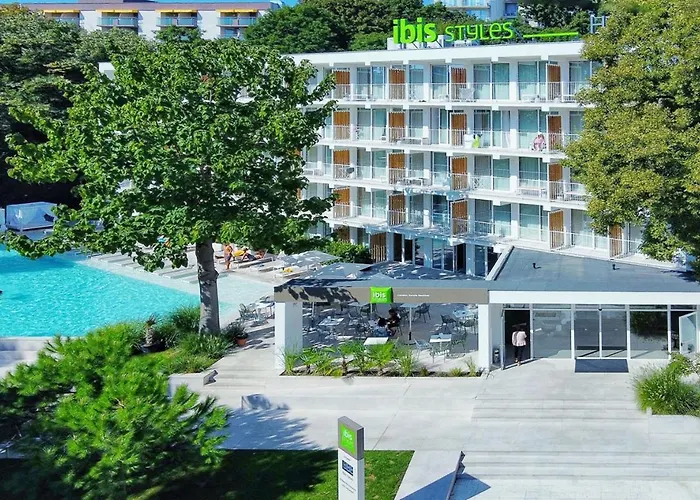 فندق Ibis Styles Roomer 4*