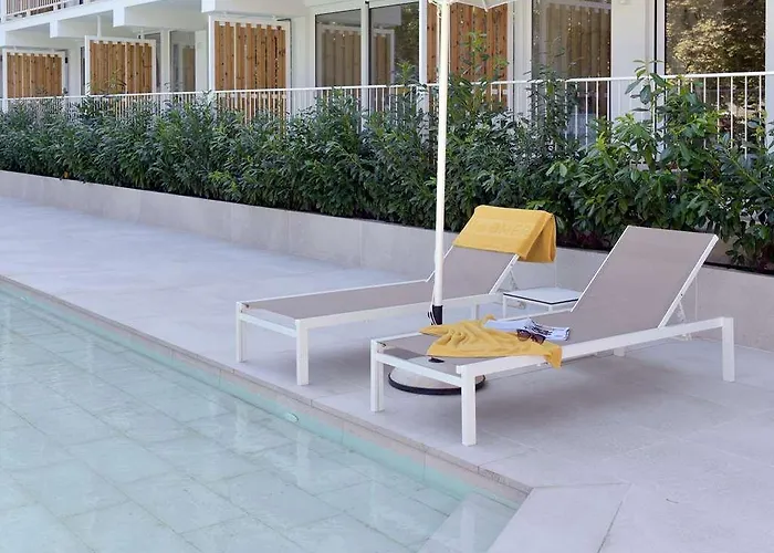 Ibis Styles Roomer فندق غولدن ساندز