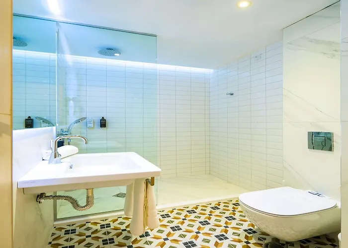 Ibis Styles Roomer فندق غولدن ساندز