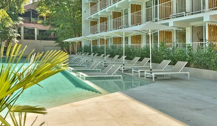 Ibis Styles Roomer فندق غولدن ساندز