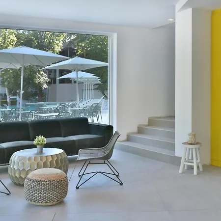 Ibis Styles Roomer 호텔