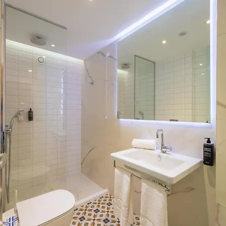 Готель Ibis Styles Roomer