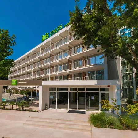 Отель Ibis Styles Roomer 4*