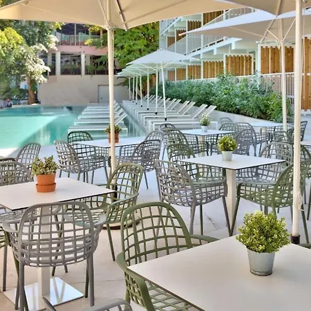 Ibis Styles Roomer Отель