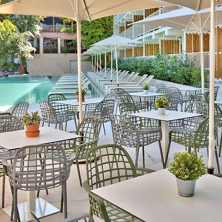 Отель Ibis Styles Roomer 4*