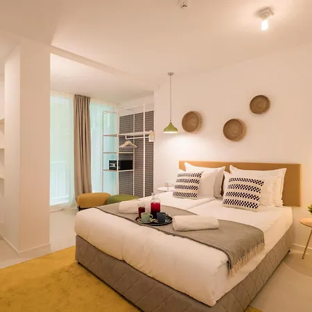 Ibis Styles Roomer Готель