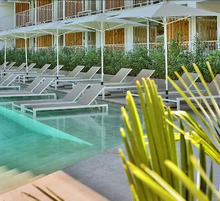 Ibis Styles Roomer Готель
