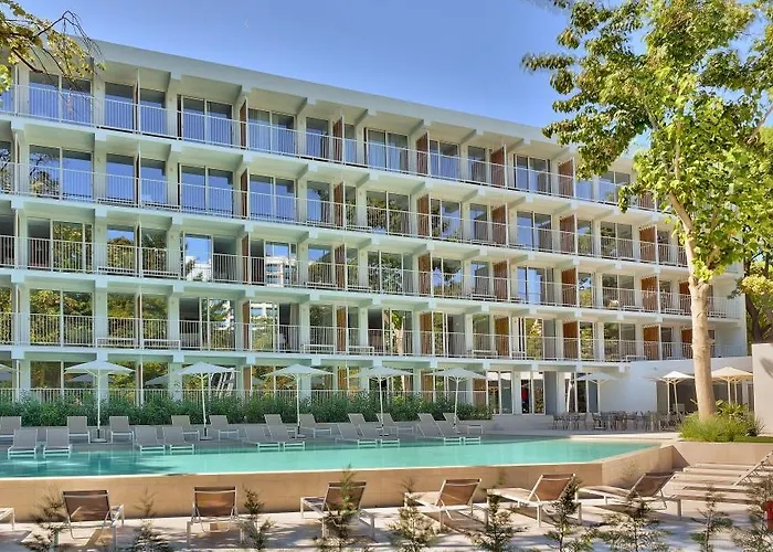 מלון Ibis Styles Roomer 4*