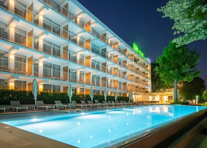 Ibis Styles Roomer מלון גולדן סנדס