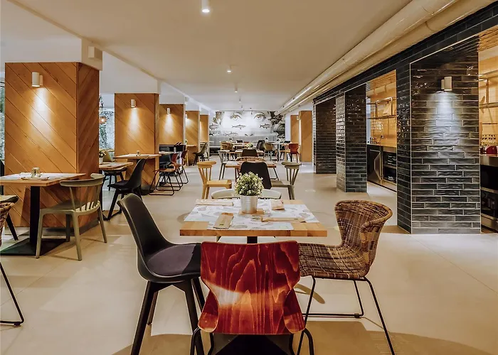 Отель Ibis Styles Roomer 4*