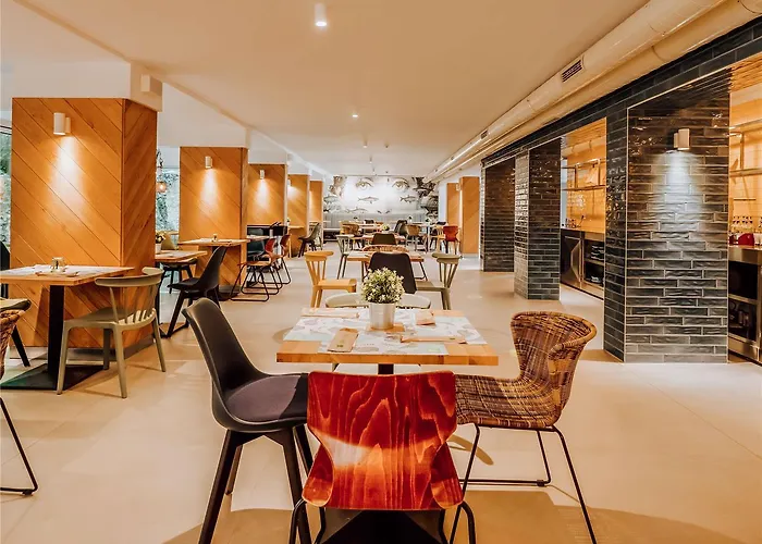 Отель Ibis Styles Roomer 4*