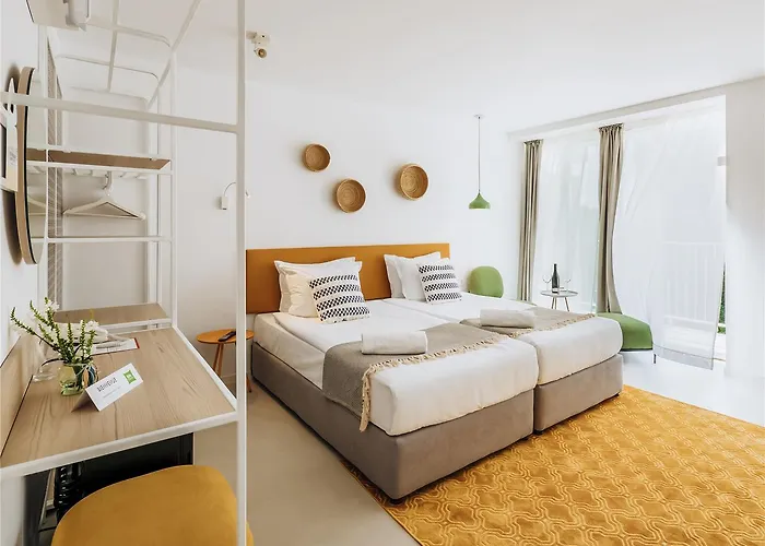 Отель Ibis Styles Roomer 4*