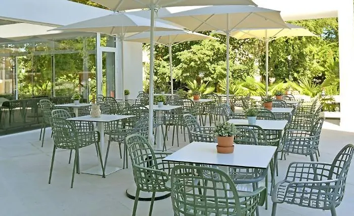 Отель Ibis Styles Roomer 4*